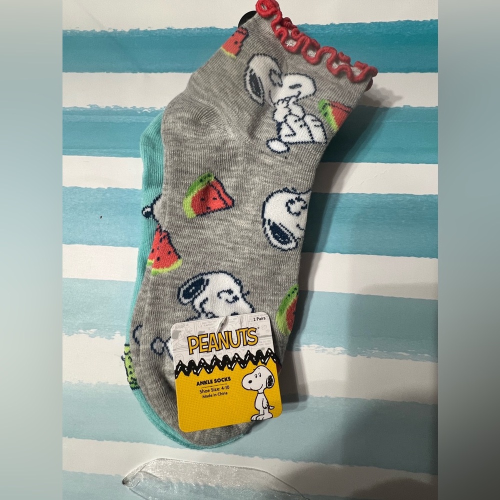 NWT-Peanuts- 2 Pairs of Snoopy Ankle Socks